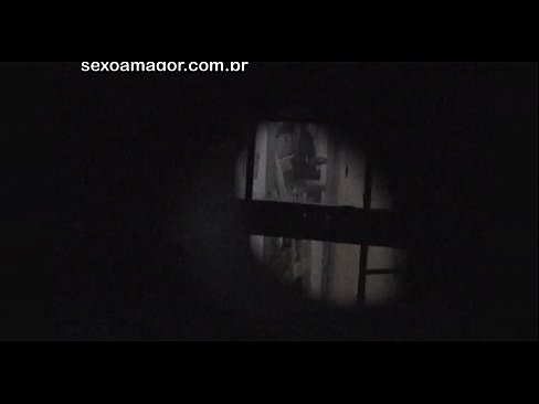 ❤️ Blondie bliver hemmeligt videooptaget af en voyeur fra nabolaget gemt bag hule mursten Just porno at da.porngifmag.ru ❌